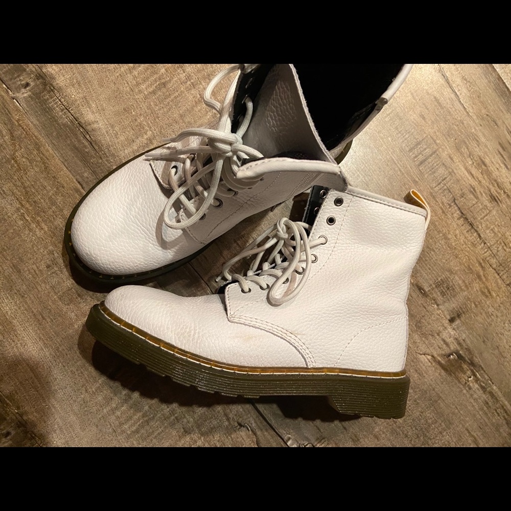 ❌SOLD❌Dr Martens Youth size 5